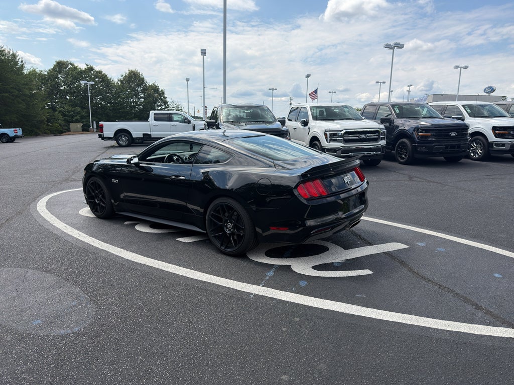 2016 Ford Mustang GT Petty's Garage Edition
