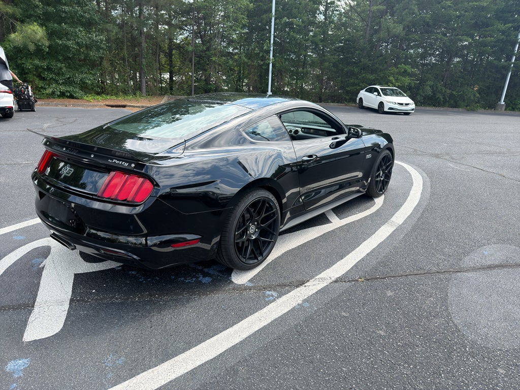 2016 Ford Mustang GT Petty's Garage Edition