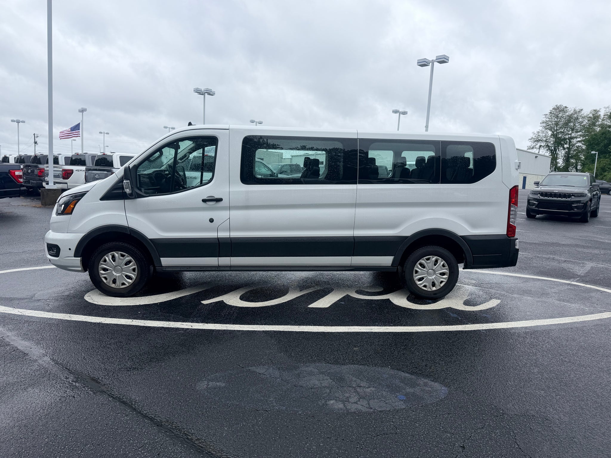 2025 Ford Transit Wagon XLT