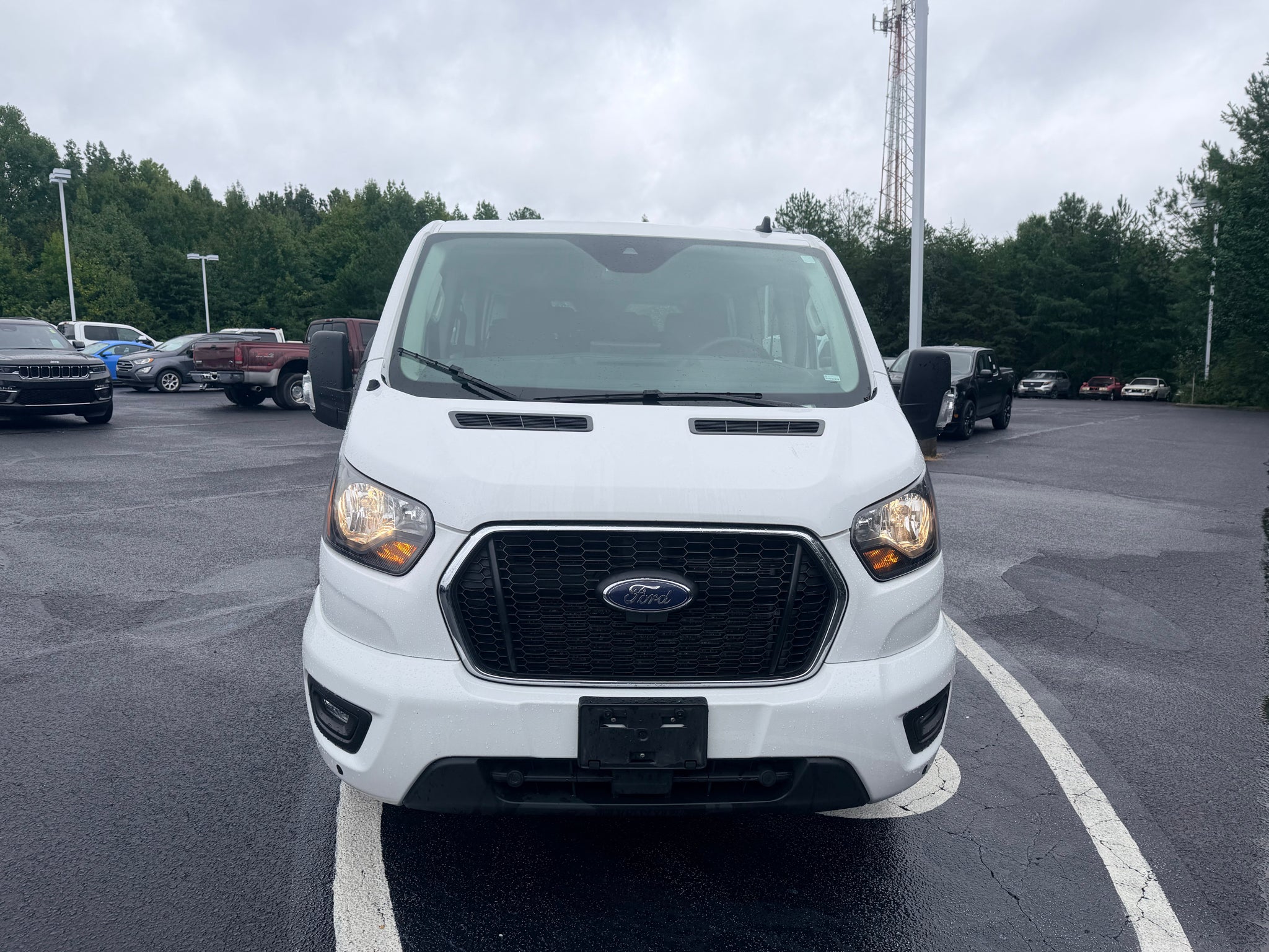 2025 Ford Transit Wagon XLT