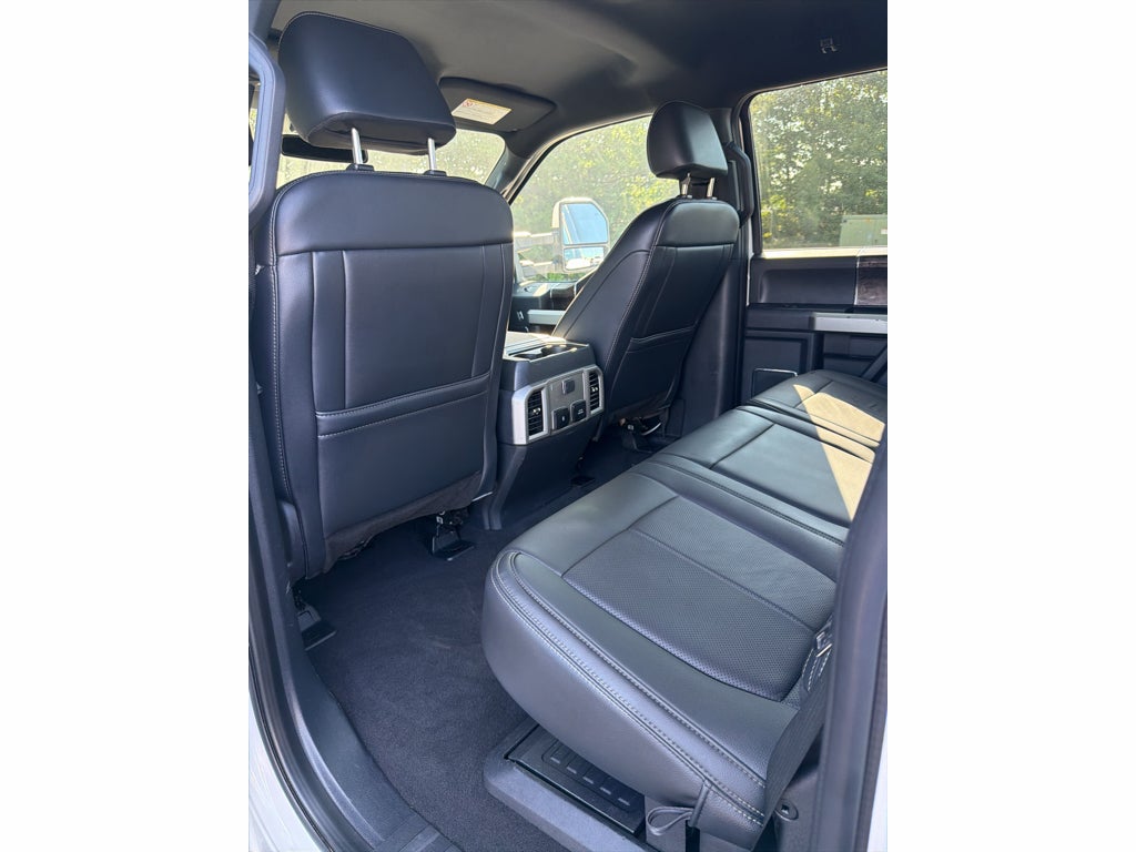 2022 Ford F-550 LARIAT