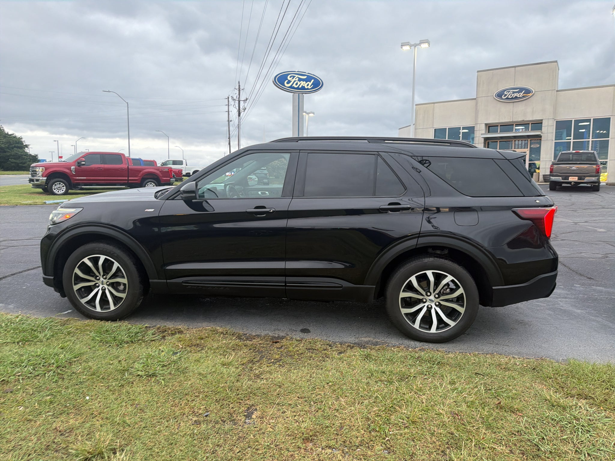 2025 Ford Explorer ST-Line