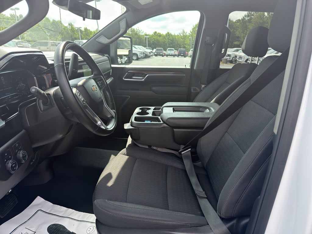2025 Chevrolet Silverado LT