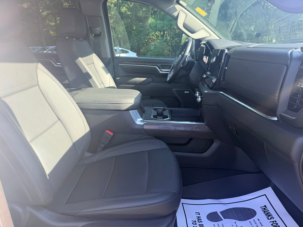 2025 GMC Sierra SLT