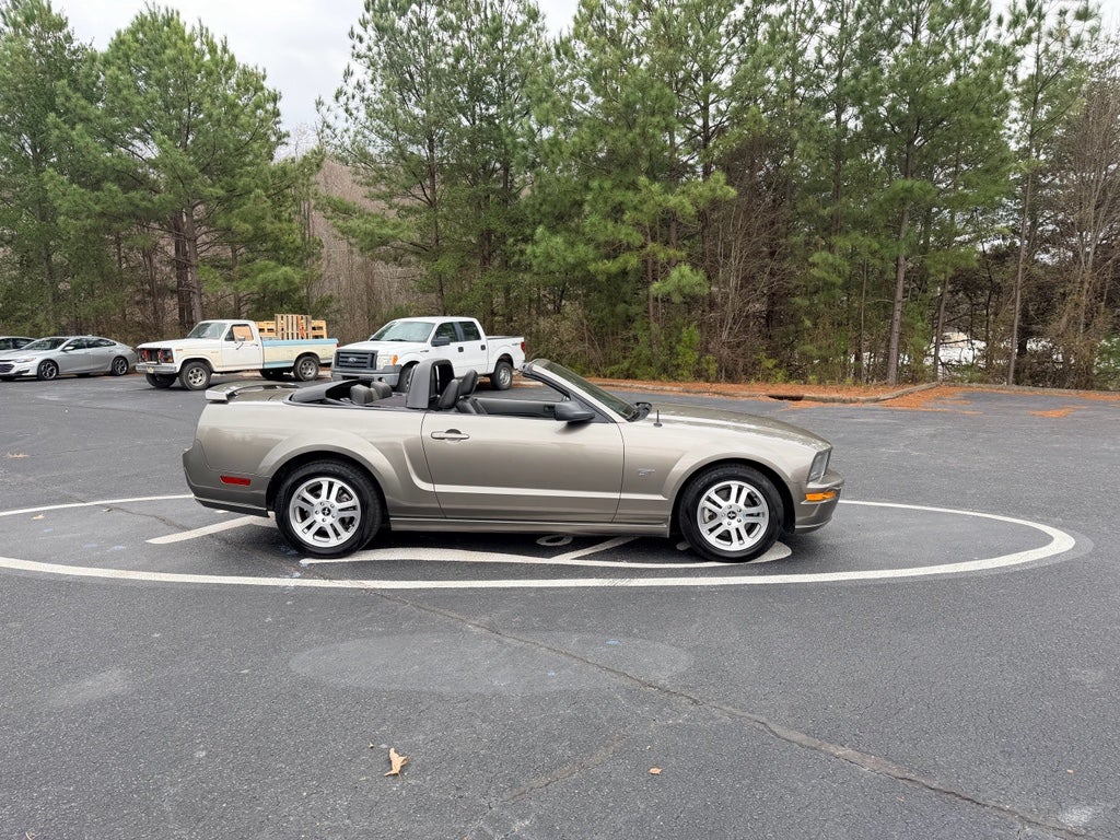 2005 Ford Mustang GT Premium