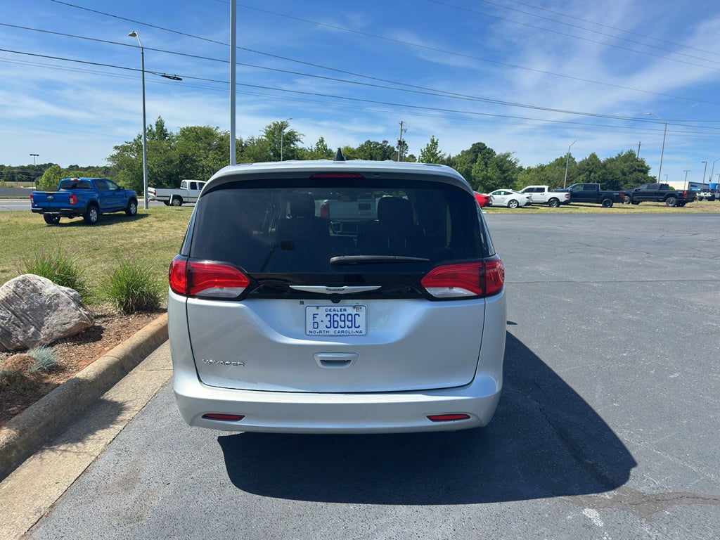 2023 Chrysler Voyager LX