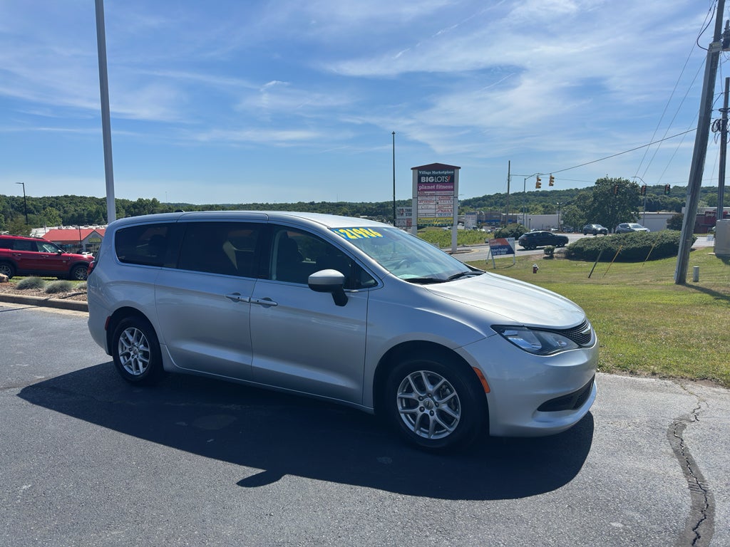 2023 Chrysler Voyager LX