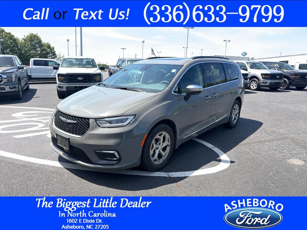 2023 Chrysler Pacifica Limited's photo