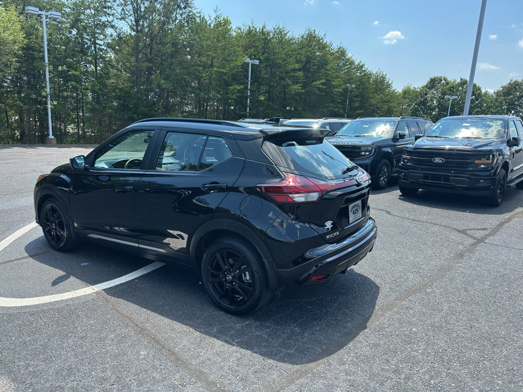 2023 Nissan Kicks SR