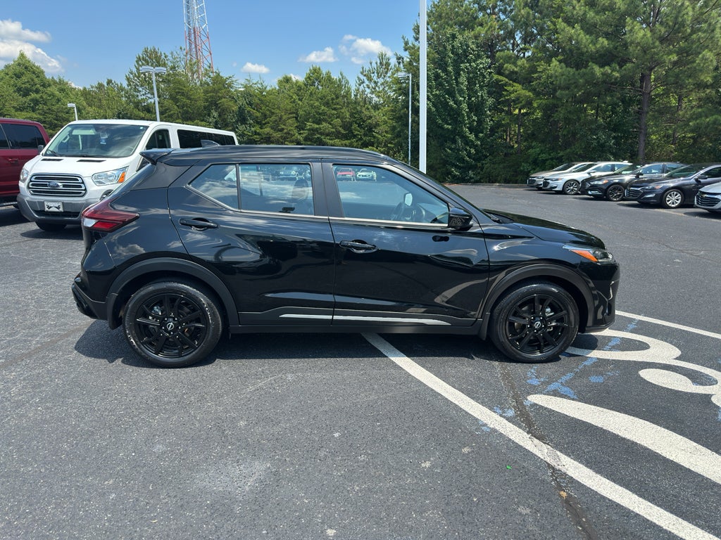 2023 Nissan Kicks SR