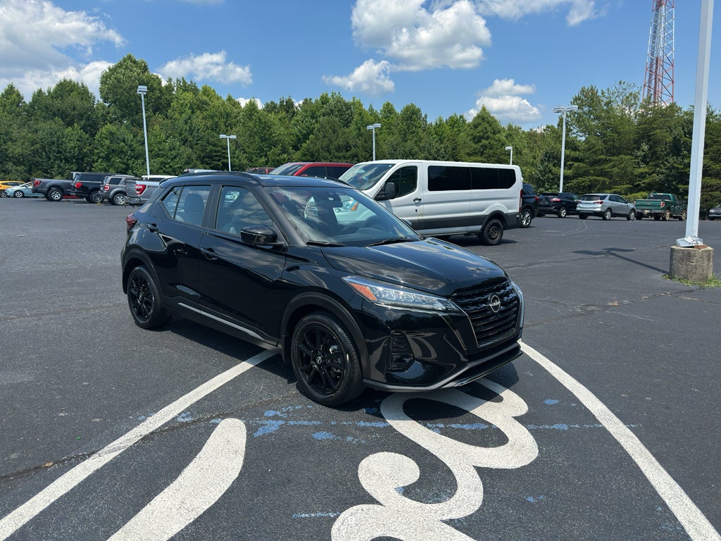2023 Nissan Kicks SR