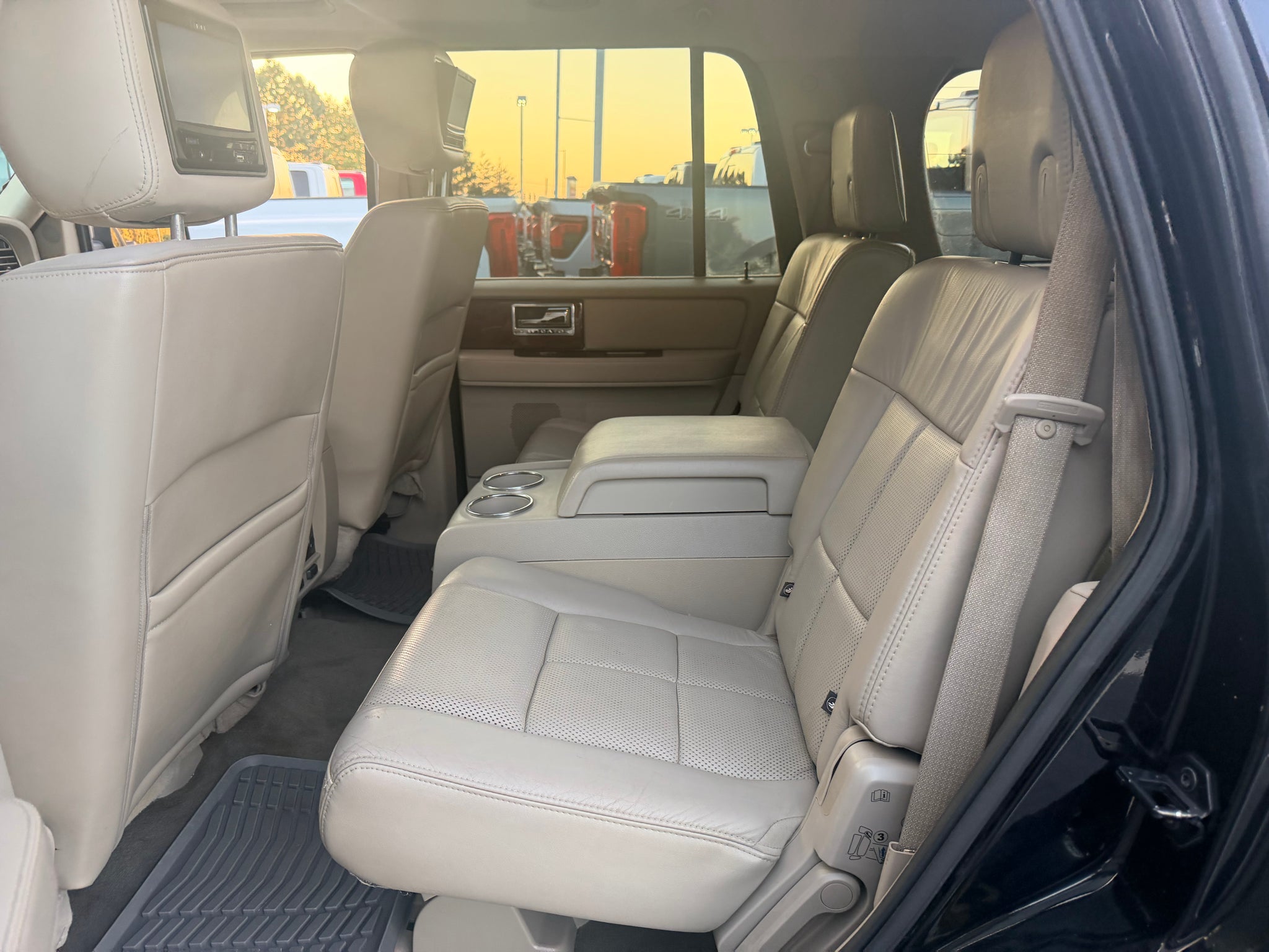 2011 Lincoln Navigator Base