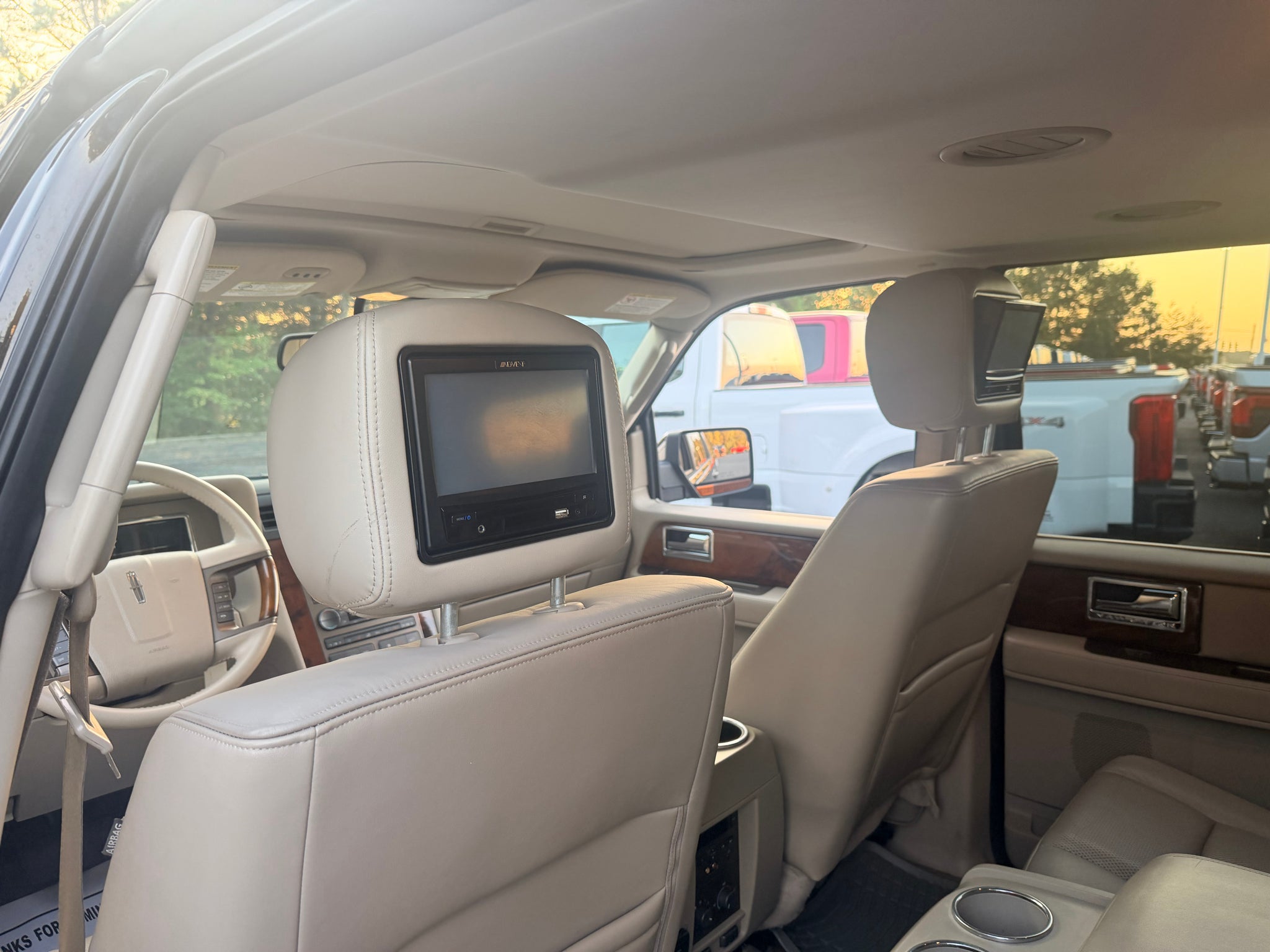 2011 Lincoln Navigator Base