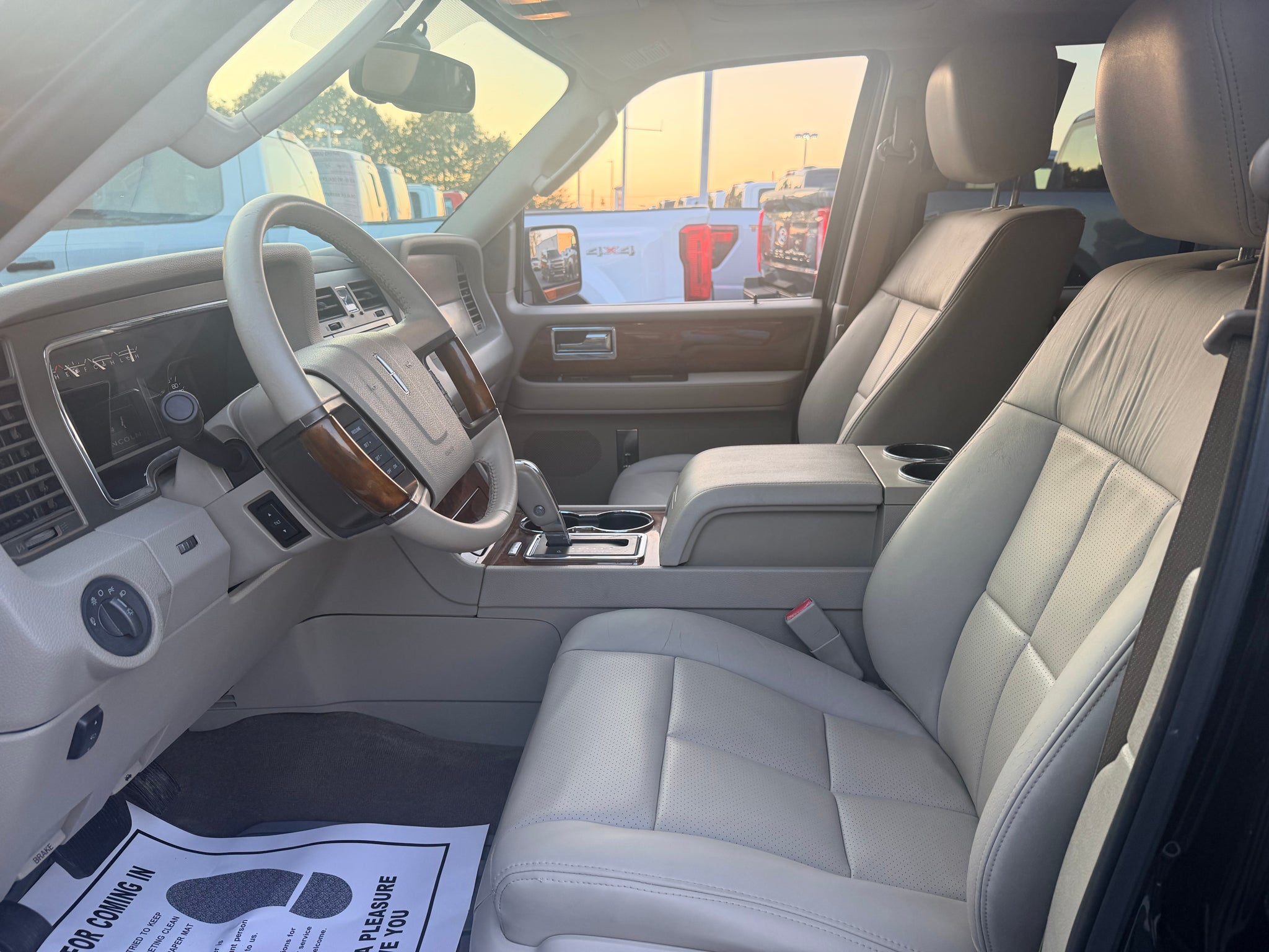 2011 Lincoln Navigator Base