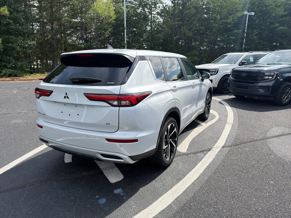 2024 Mitsubishi Outlander SE