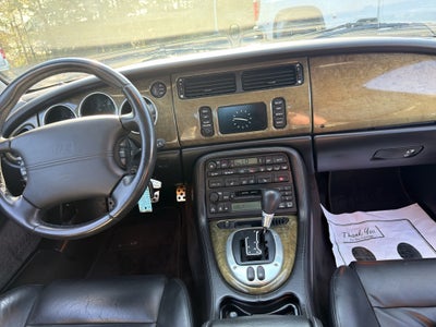 2002 Jaguar XKR Base