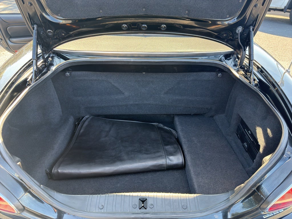 2002 Jaguar XKR Base